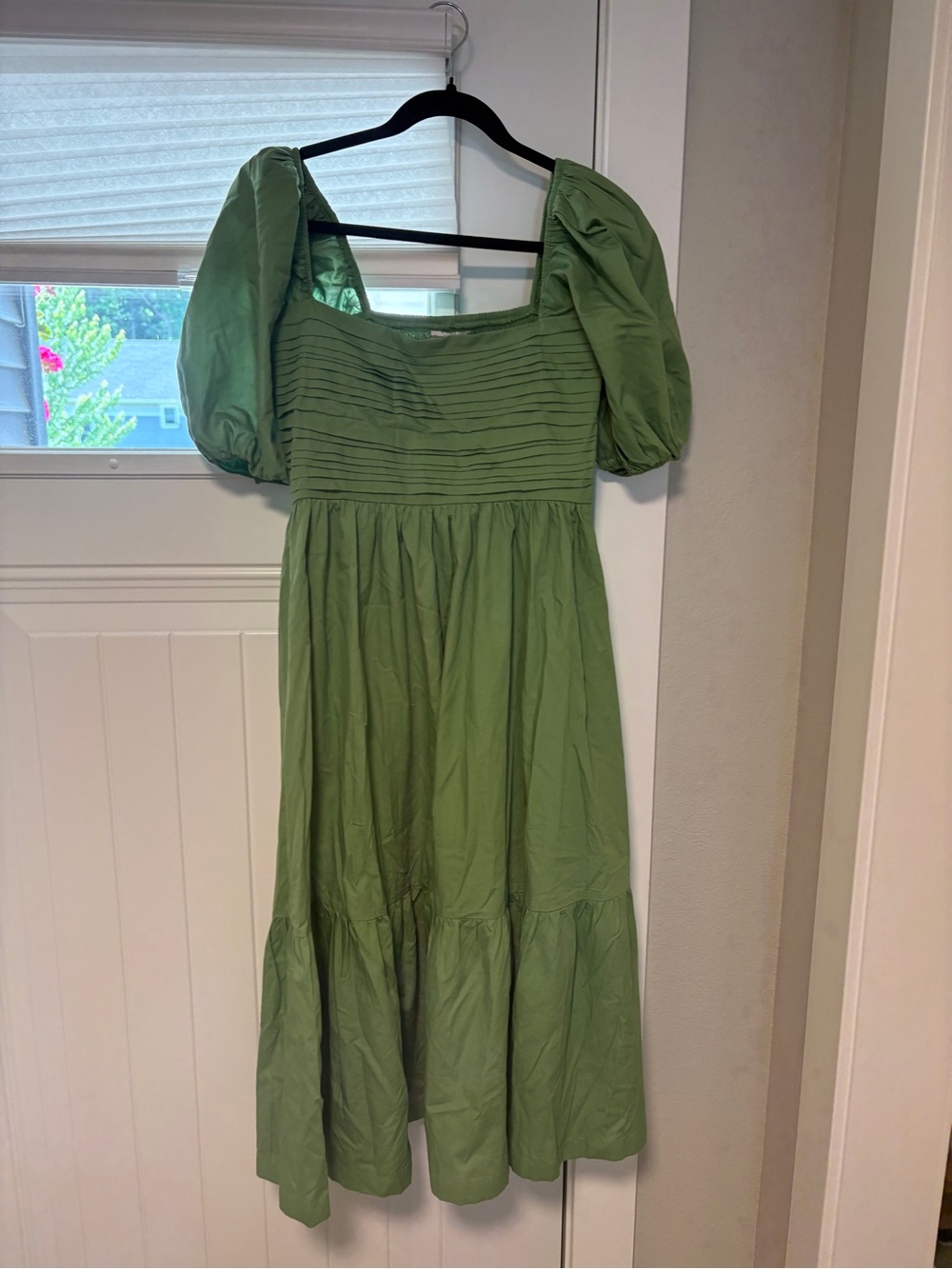Abercrombie & Fitch Puff Sleeve Midi Dress in Sage Green - Picture 3 of 3